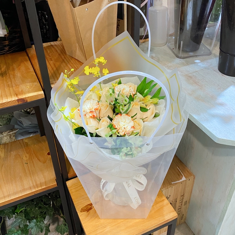 康乃馨玫瑰小百合跳舞蘭花束