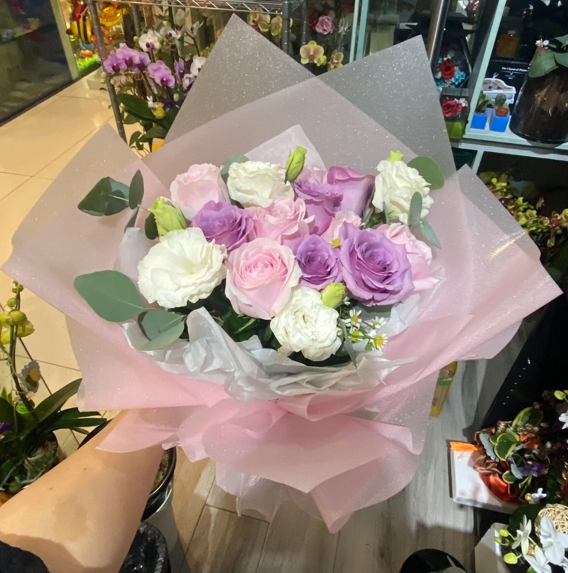10枝玫瑰桔梗花束( 10 Roses Bouquet)