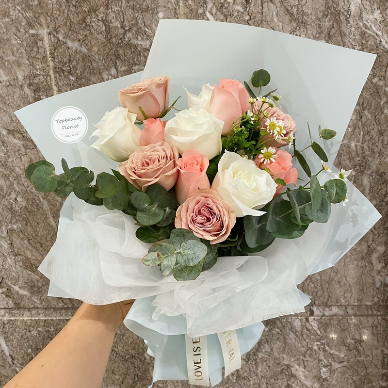 12枝三色玫瑰花束( 12 Roses Bouquet)