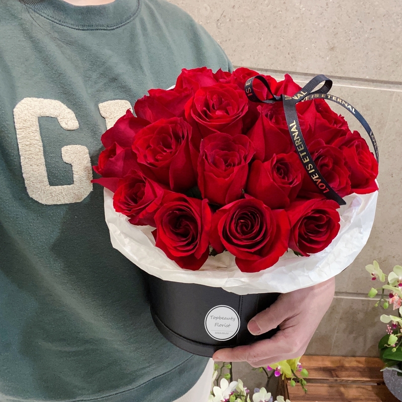 24枝玫瑰抱抱桶(24 roses box)