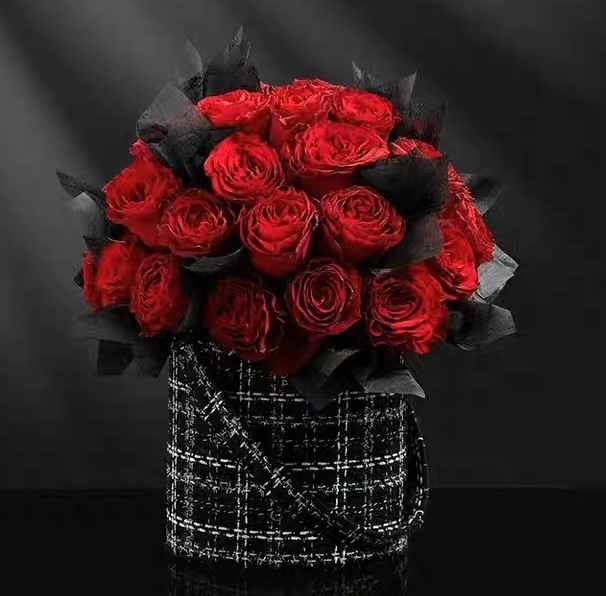 33枝玫瑰抱抱桶(33 roses box)