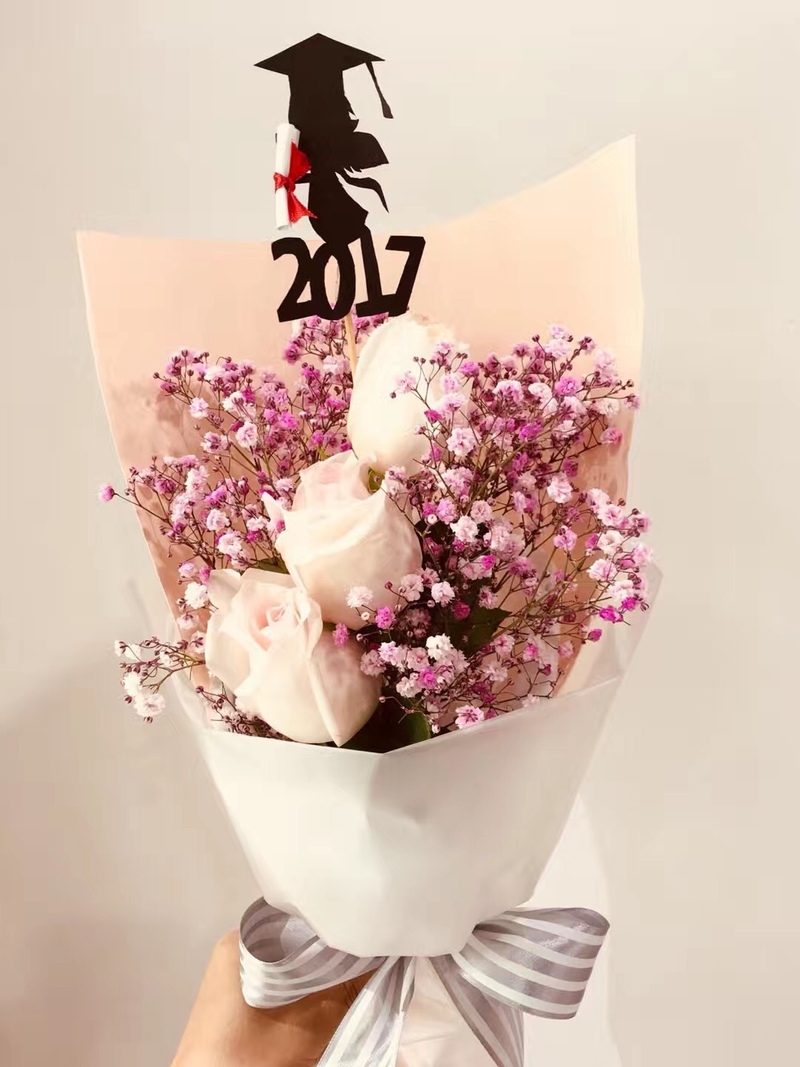 3枝美玫满天星紙畢業牌花束(3roses bouquet)