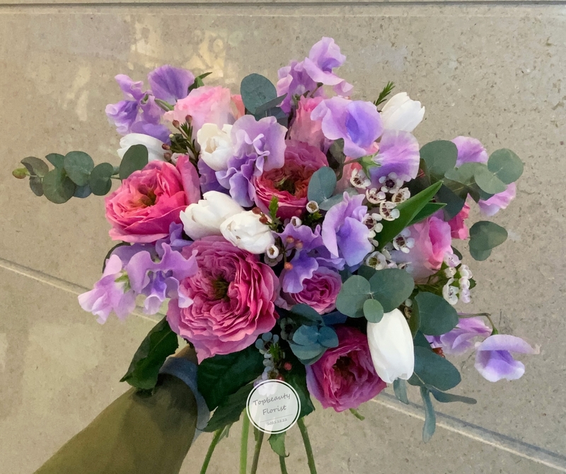 玫瑰郁金香花球( Roses & Tulips Wedding Bouquet)