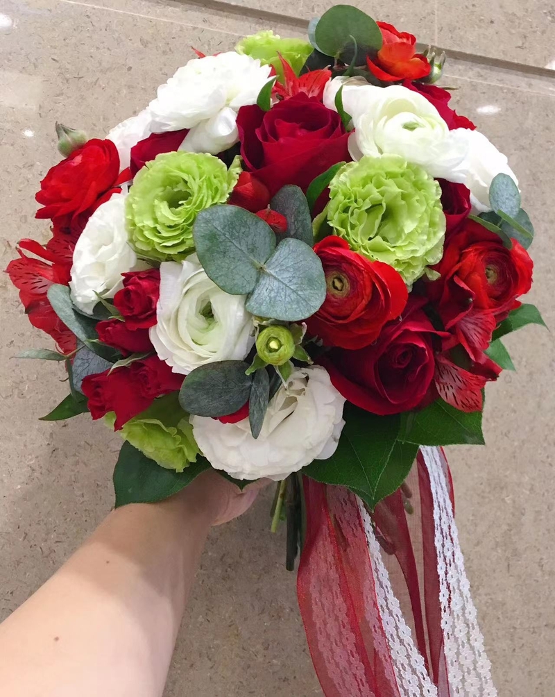 玫瑰洋牡丹桔梗花球( Roses, Ranunculus & Eustoma Wedding Bouquet)