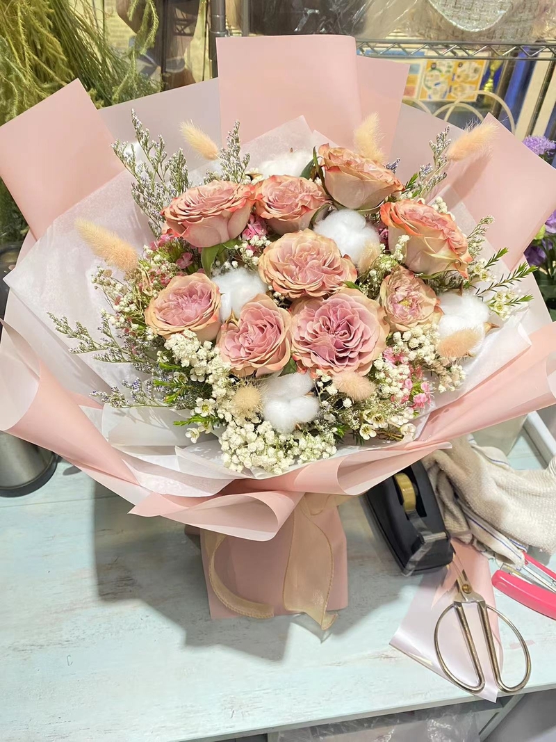 10枝卡布奇諾棉花花束(10 Roses & cotton Bouquet)