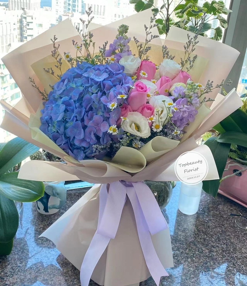 6+3枝玫瑰射香綉球花束( 6 Roses & hydrangea & stock Bouquet)