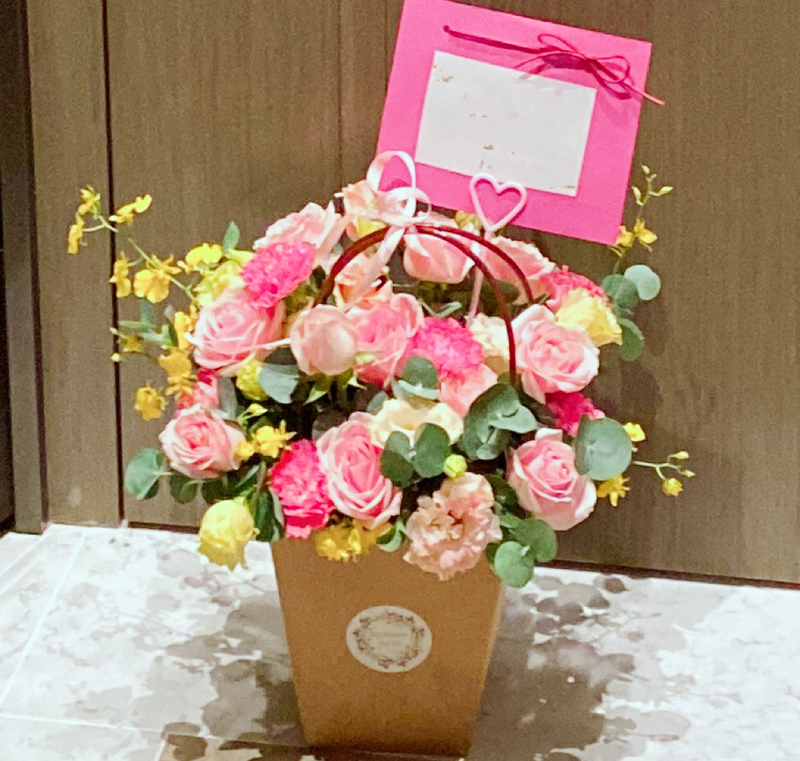 康乃馨玫瑰桔梗跳舞蘭手提花盒(大)